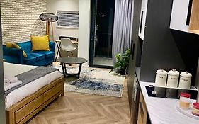 On Park Century City Cozy Apartment